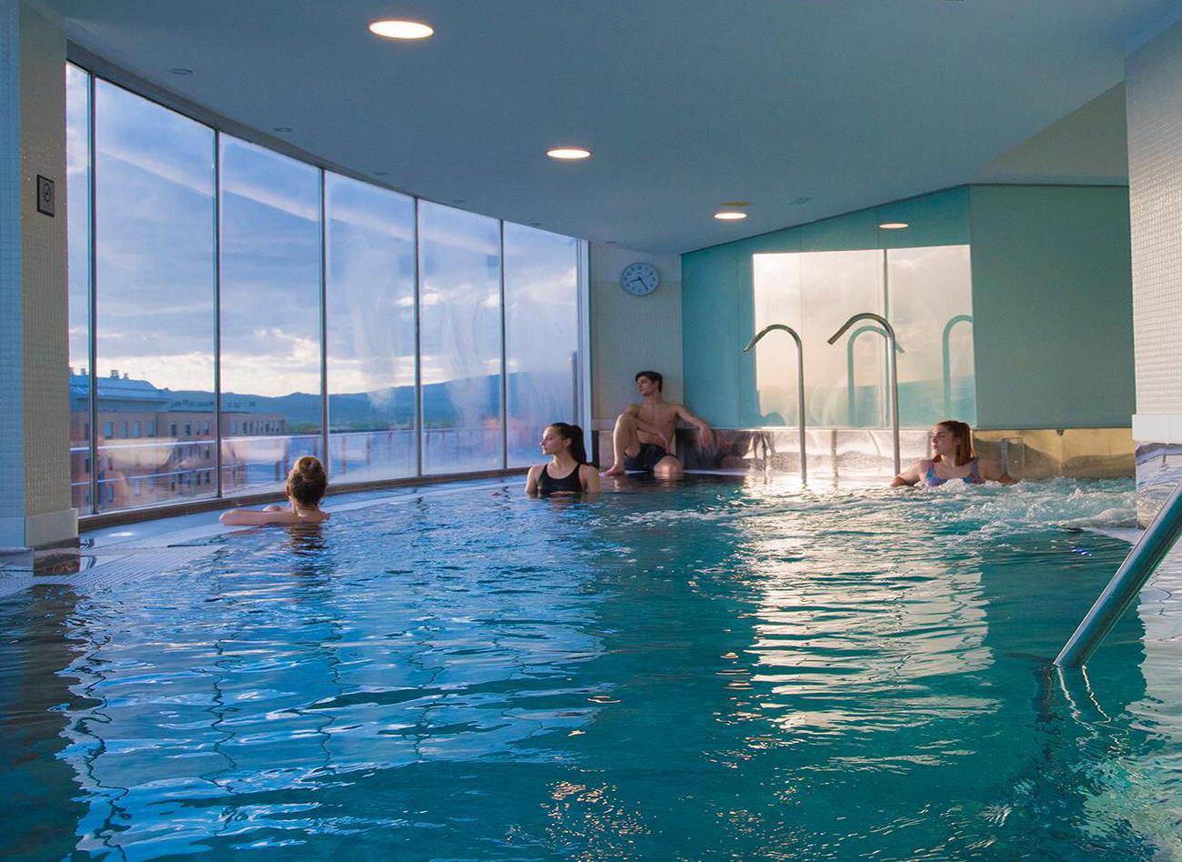 Gran Hotel Lakua Vitoria-Gasteiz Exterior foto The thermal pool at the Grand Hotel