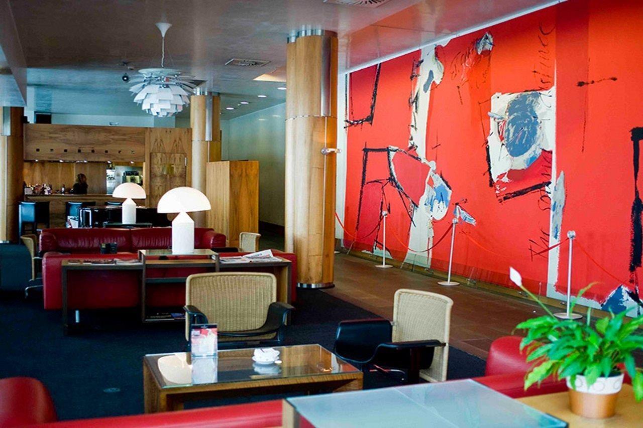 Gran Hotel Lakua Vitoria-Gasteiz Exterior foto The interior of the lounge