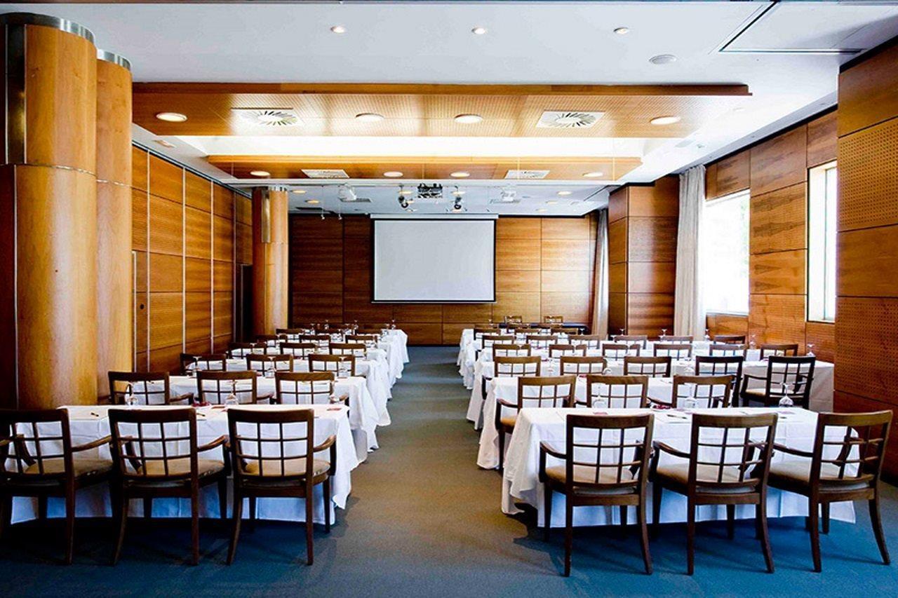 Gran Hotel Lakua Vitoria-Gasteiz Exterior foto The conference room